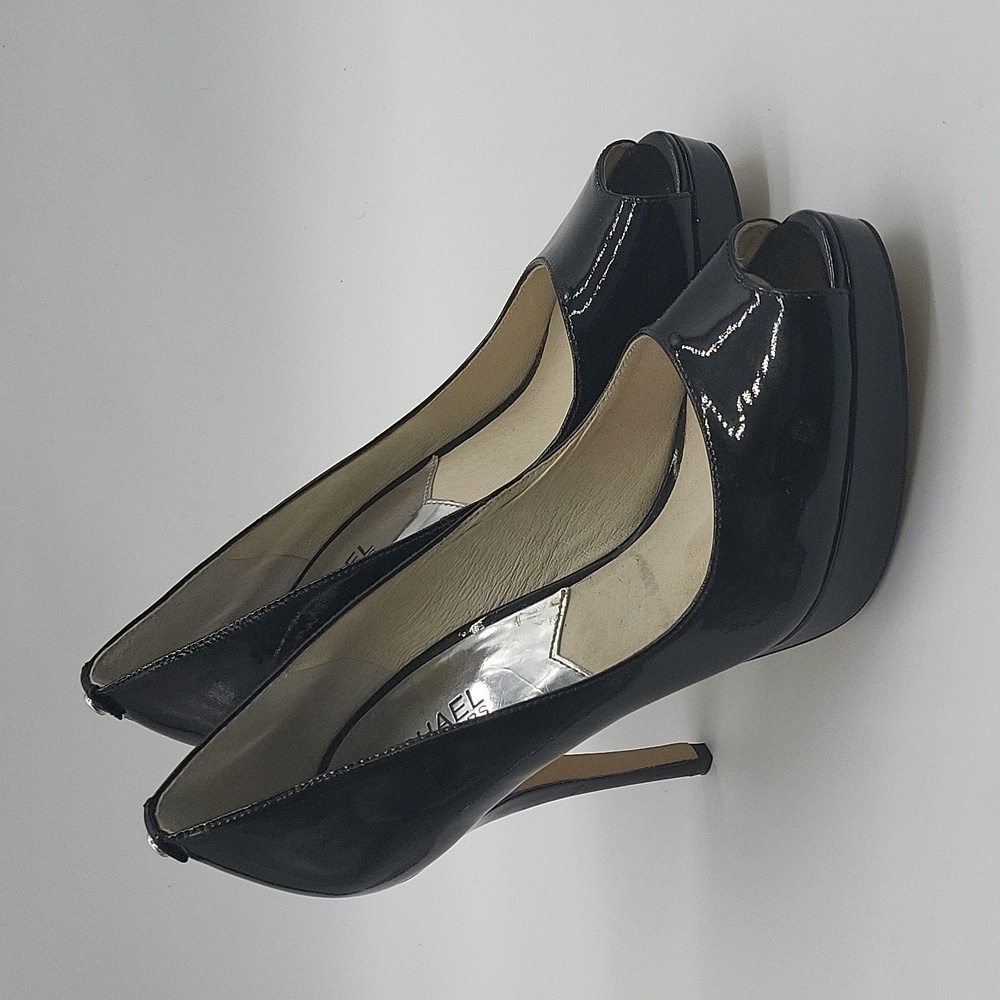 812- Michael Kors Women's Heels Size 8 M